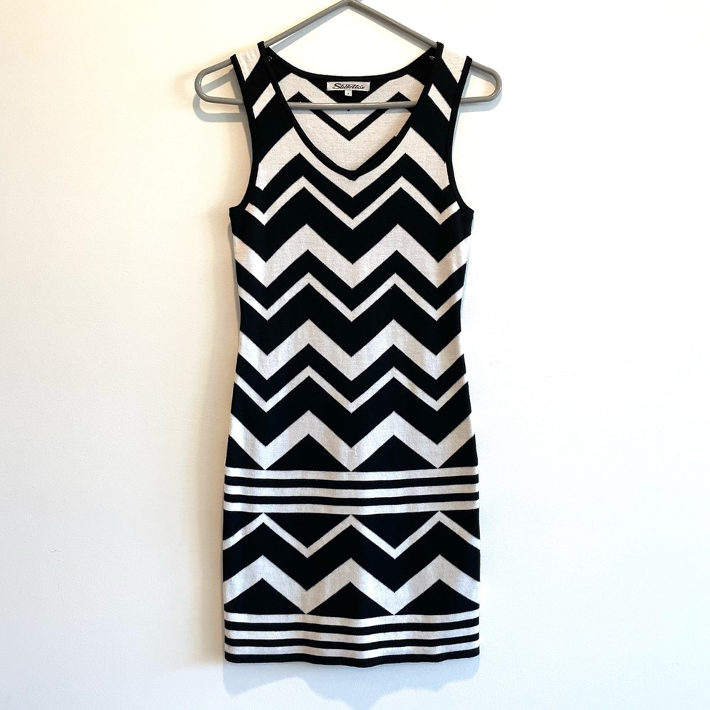 Stiletto’s Black and White Pattern Sleeveless Mini Sweater Dress Size Small